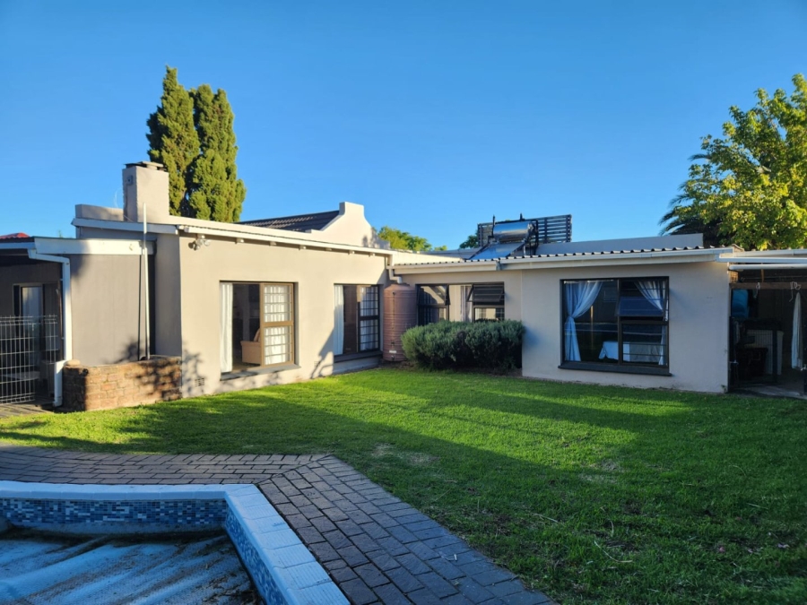 5 Bedroom Property for Sale in Bodorp Western Cape